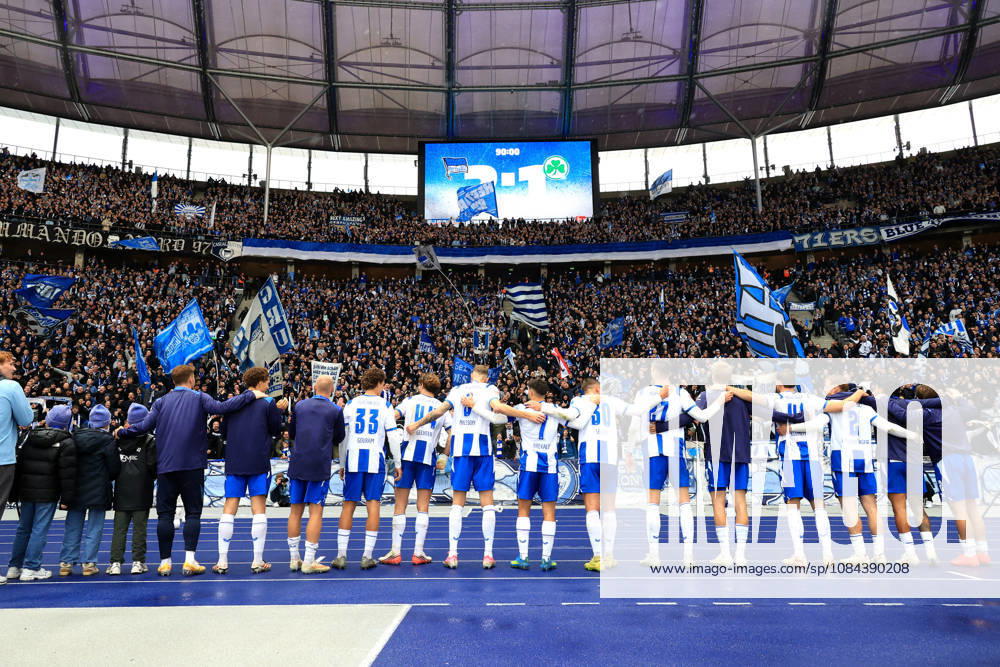 DEU GER, Fussball , 2.Fussballbundesliga , Spieltag, Saison 2026 2027, Berliner Olympiastadion, Hertha BSC vs. Greuther Fuerth Hertha-Spielerkreis, Hertha-BSC Fans, Jubel, jubelt, Freude, Glueck, gluecklich, positive Emotionen, Anzeigetafel mit dem Endergebnis, 2:1 2. Liga: DFB DFL regulations prohibit any use of photographs as image sequences and or quasi-video) nordphoto GmbH Engler Berlin Berliner Olympiastadion Berlin Deutschland