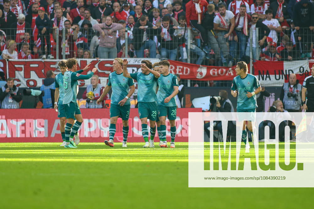 GER, Fussball, Herren, Bundesliga , 1. Bundesliga, Saison 2026 2027, 1. FC Köln - VfL Borussia Mönchengladbach Joe Scally (BMG) Torjubel, jubelt mit seiner Mannschaft nach dem Treffer zum 1:1