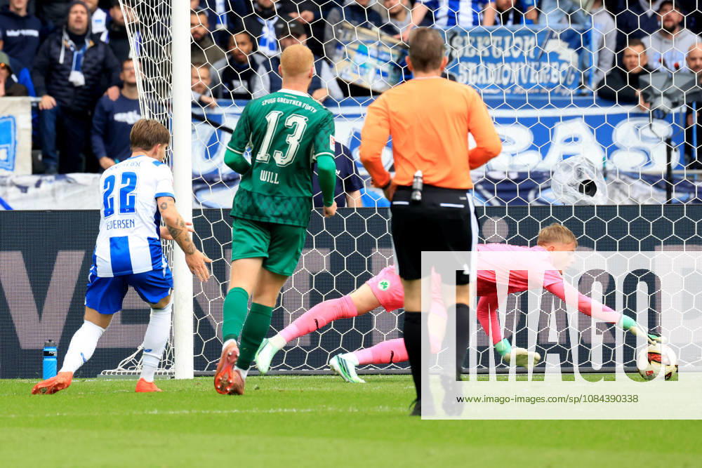 DEU GER, Fussball , 2.Fussballbundesliga , Spieltag, Saison 2026 2027, Berliner Olympiastadion, Hertha BSC vs. Greuther Fuerth Mads Pedersen ( Hertha BSC Berlin 22 ), FLORIAN HELLSTERN ( Greuther Fuerth 1 ), Paul Will ( Greuther Fuerth 13 ) 2. Liga: DFB DFL regulations prohibit any use of photographs as image sequences and or quasi-video) nordphoto GmbH Engler Berlin Berliner Olympiastadion Berlin Deutschland