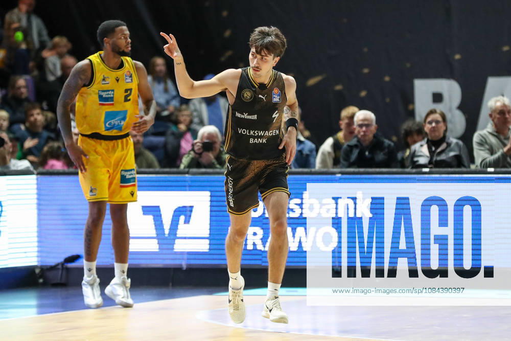 Basketball - easyCredit BBL, Basketball Loewen Braunschweig - MHP RIESEN Ludwigsburg, v.l. Gian Aydinoglu (Braunschweig, 4) Jubel, Torjubel, jubelt ueber das Tor, celebrate the goal, celebration Braunschweig
