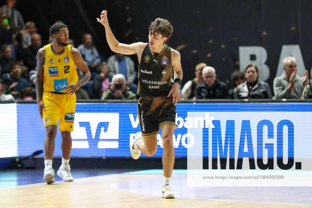 Basketball - easyCredit BBL, Basketball Loewen Braunschweig - MHP RIESEN Ludwigsburg, v.l. Gian Aydinoglu (Braunschweig, 4) Jubel, Torjubel, jubelt ueber das Tor, celebrate the goal, celebration Braunschweig