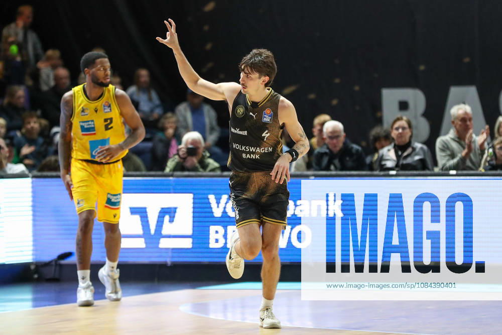 Basketball - easyCredit BBL, Basketball Loewen Braunschweig - MHP RIESEN Ludwigsburg, v.l. Gian Aydinoglu (Braunschweig, 4) Jubel, Torjubel, jubelt ueber das Tor, celebrate the goal, celebration Braunschweig