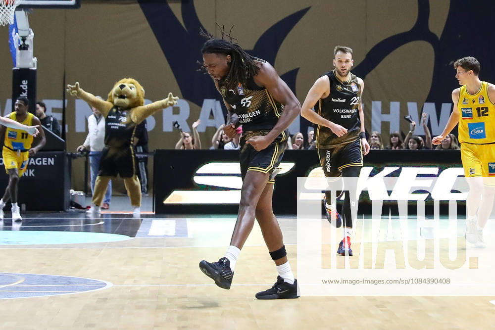 Basketball - easyCredit BBL, Basketball Loewen Braunschweig - MHP RIESEN Ludwigsburg, v.l. Tajh Green (Braunschweig, 55) Jubel, Torjubel, celebration Braunschweig