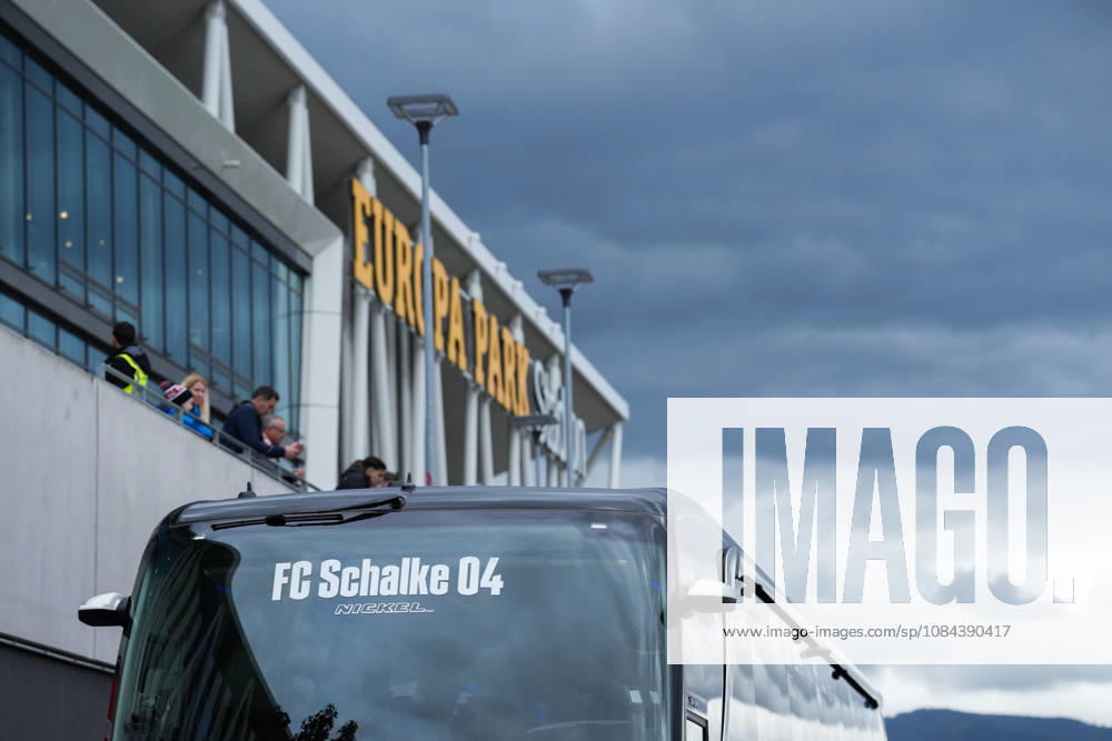 1. Bundesliga: SC Freiburg vs FC Schalke 04, 11.10.2026 FC Schalke 04 Bus vor dem Europa-Park Stadion 1. Bundesliga: SC Freiburg vs FC Schalke 04, Europa-Park-Stadion, 11.10.2026 DFB DFL REGULATIONS PROHIBIT ANY USE OF PHOTOGRAPHS AS IMAGE SEQUENCES AND OR QUASI-VIDEO.