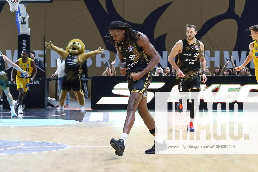 Basketball - easyCredit BBL, Basketball Loewen Braunschweig - MHP RIESEN Ludwigsburg, v.l. Tajh Green (Braunschweig, 55) Jubel, Torjubel, celebration Braunschweig