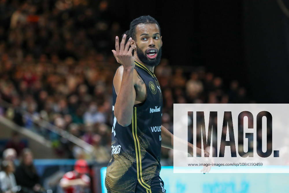 Basketball - easyCredit BBL, Basketball Loewen Braunschweig - MHP RIESEN Ludwigsburg, v.l. Chip Flanigan (Braunschweig, 30) Braunschweig