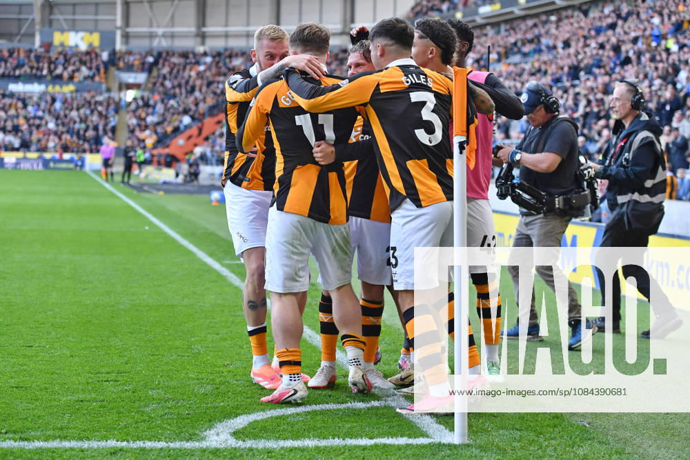 Hull City v Everton, Premier League GOAL Hull City players celebrate goal scored by Hull City forward Joe Gelhardt (11) 1-0 during the Premier League match between Hull City and Everton at the MKM Stadium, Kingston upon Hull, UK on 11 October 2026. Kingston upon Hull MKM Stadium East Riding of Yorkshire UK Editorial use only DataCo restrictions apply See www.football-dataco.com ,