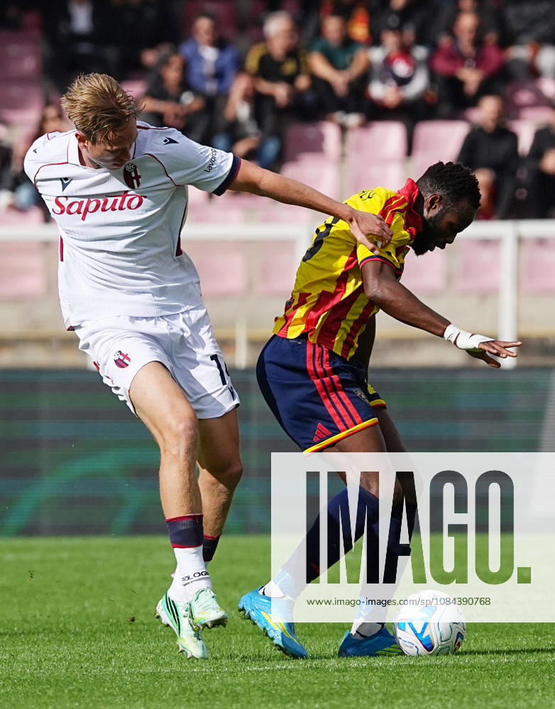 US Lecce s Lassana Coulibaly (R) and FC Bologna s Torbjorn Heggem (L) in action during the Italian Serie A soccer match US Lecce vs Bologna FC at the Via Del Mare stadium in Lecce, Italy, 11 octoberr 2026. ANSA ABBONDANZA SCURO LEZZI. Serie A: Lecce - Bologna - ZUMAa110 20261011_zaf_a110_050