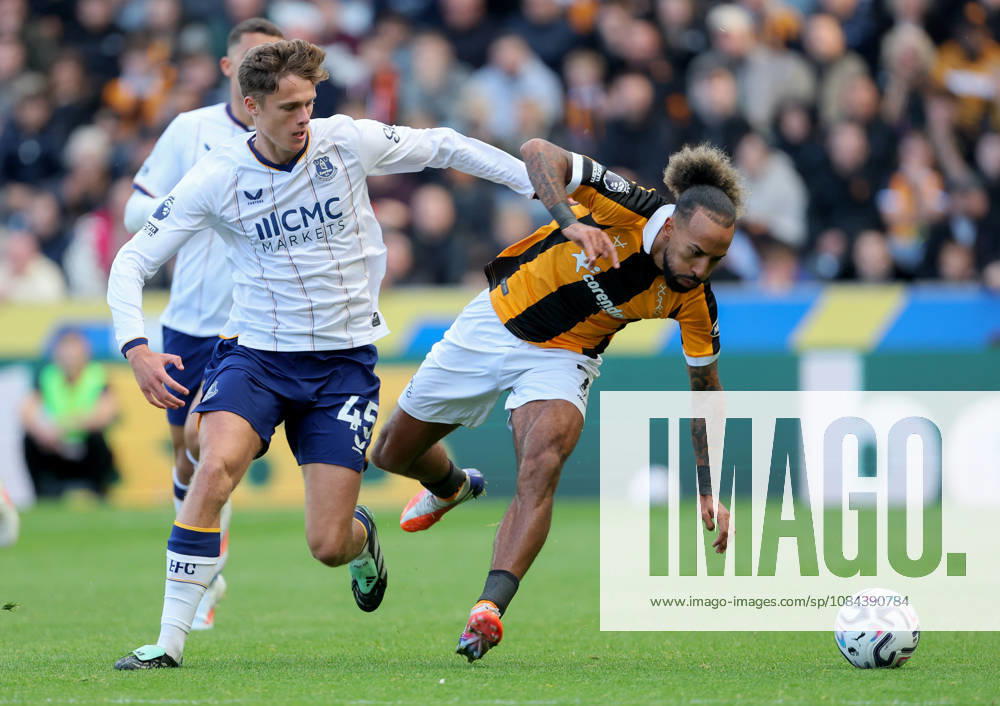 Hull City v Everton - Premier League 2026 27 Harrison Armstrong of Everton and Sorba Thomas of Hull City challenge during the Premier League 2026 27 match between Hull City and Everton at MKM Stadium on October 11, 2026 in Hull, United Kingdom. WARNING! This Photograph May Only Be Used For Newspaper And Or Magazine Editorial Purposes. May Not Be Used For Publications Involving 1 player, 1 Club Or 1 Competition Without Written Authorisation From Football DataCo Ltd. For Any Queries, Please Contact Football DataCo Ltd on +44 (0) 207 864 9121 Hull MKM Stadium England United Kingdom