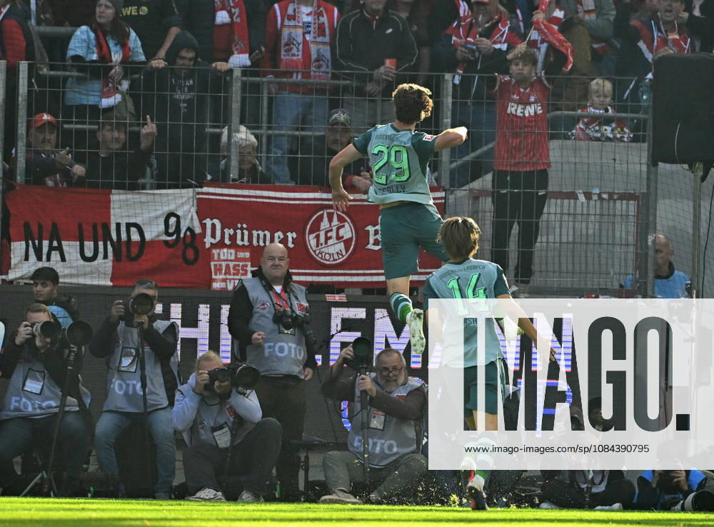 Koeln; Fussball, Herren, Saison 2026 2027, 1. FC Koeln vs. Borussia Moenchengladbach Torjubel Gladbach, hier Torschuetze Joe Scally (Gladbach, 29) nach dem Tor zum 1-1 vor der Koelner Fankurve DFL regulations prohibit any use of photographs as image sequences and or quasi-video. Rhein-Energie-Stadion Nordrhein-Westfalen Deutschland