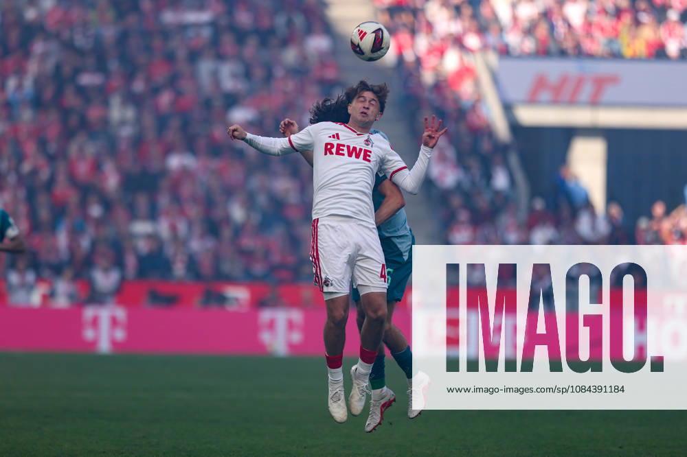 2026.10.11, Fußball, Bundesliga, 1. FC Köln - Borussia Mönchengladbach, RheinEnergieSTADION, 5.Spieltag, Saison 2026 2027: Mikey Moore (1. FC Koeln 47) im Zweikampf gegen Philipp Sander (Borussia Moenchengladbach 16) DFB regulations prohibit any use of photographs as image sequences and or quasi-video. Photo: WilkowskixPressefotoKochx Nordrhein-Westfalen Deutschland