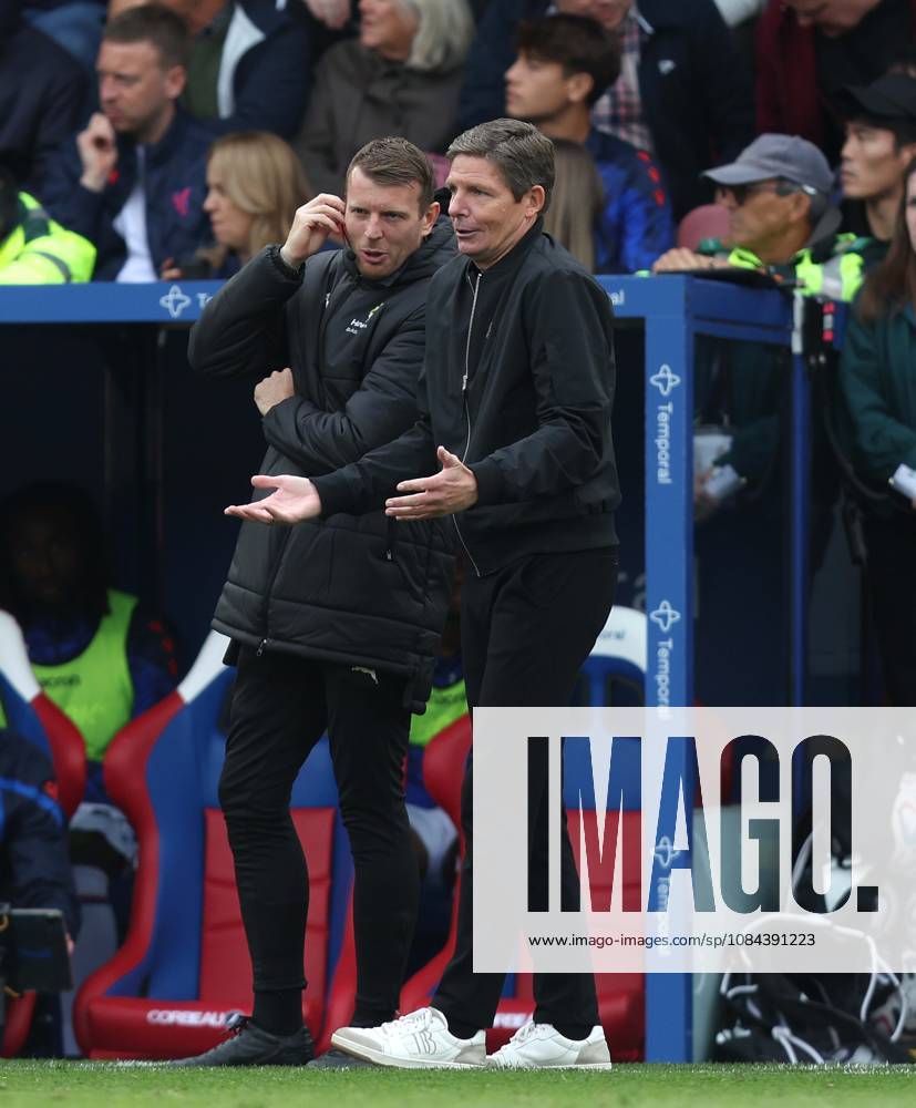 Premier League - Crystal Palace v Nottingham Forest LONDON, ENGLAND, OCTOBER 11: Oliver Glasner Manager of Nottingham Forest looks disappointed, dejected & frustrated during The Premier League match between Crystal Palace v Nottingham Forest at Selhurst Park Stadium, London, England, on October 11. (Photo by Daniel Weir) London Selhurst Park Stadium England