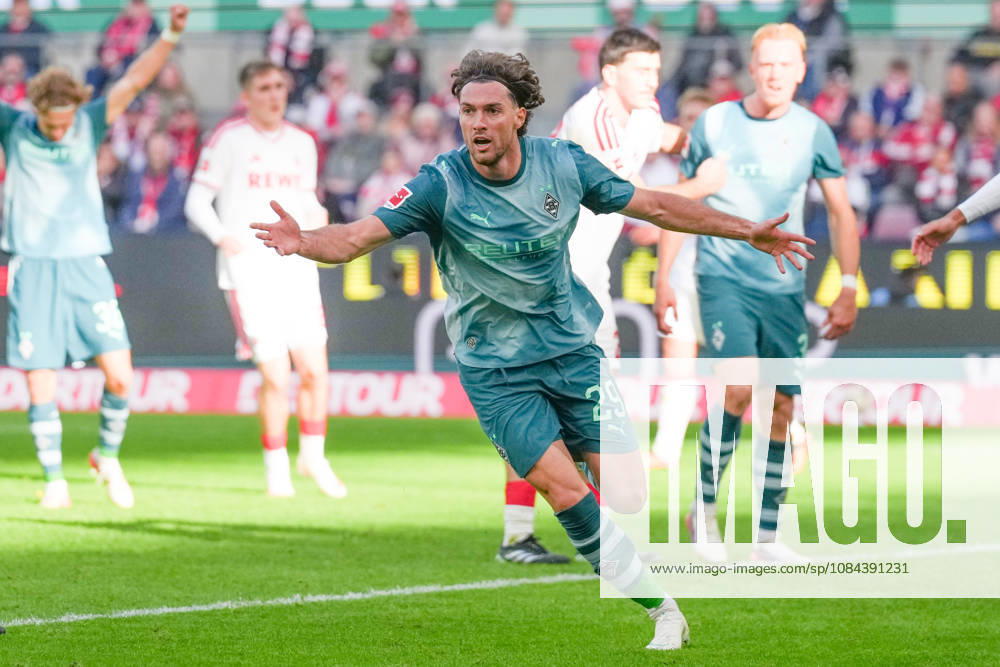 Herren, Fußball, 1.Bundesliga, 1.FC Köln - Borussia Mönchengladbach, Saison 2026 2027, RheinEnergieSTADION: Torjubel nach dem Tor zum 1:1 für Borussia Mönchengladbach durch Torschütze Joe Scally (Borussia Moenchengladbach, 29) DFB regulations prohibit any use of photographs as image sequences and or quasi-video.