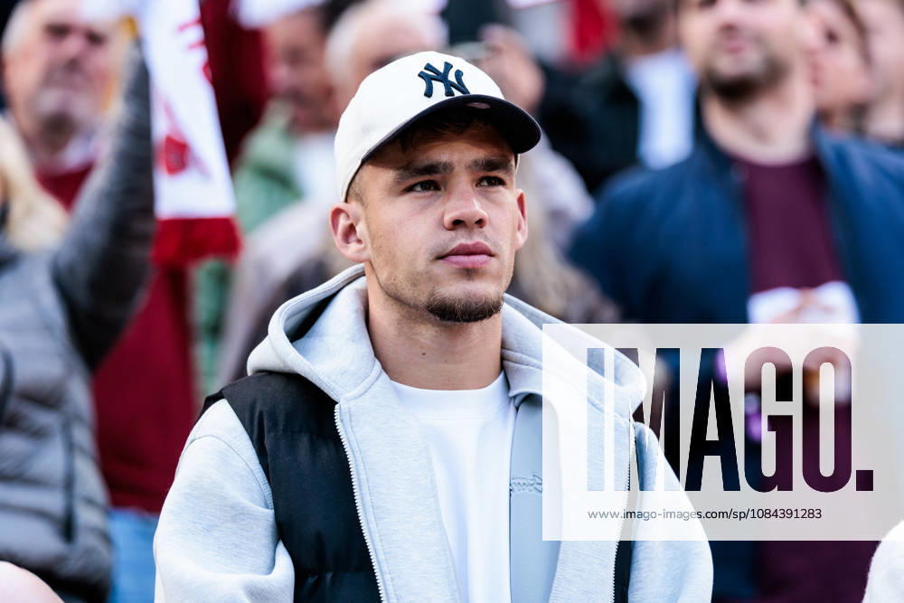 Thijs Dallinga (1. FC Koeln, 27) before the Bundesliga match between 1. FC Koeln vs. Borussia Moenchengladbach at Rheinenergie-Stadion on matchday 5 of the 1. Bundesliga on October 11, 2026 in Koeln, Germany. DFL REGULATIONS PROHIBIT ANY USE OF PHOTOGRAPHS AS IMAGE SEQUENCES AND OR QUASI-VIDEO. North Rhine Westphalia Germany