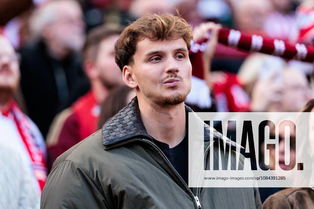 Rav van den Berg (1. FC Koeln, 33) before the Bundesliga match between 1. FC Koeln vs. Borussia Moenchengladbach at Rheinenergie-Stadion on matchday 5 of the 1. Bundesliga on October 11, 2026 in Koeln, Germany. DFL REGULATIONS PROHIBIT ANY USE OF PHOTOGRAPHS AS IMAGE SEQUENCES AND OR QUASI-VIDEO. North Rhine Westphalia Germany