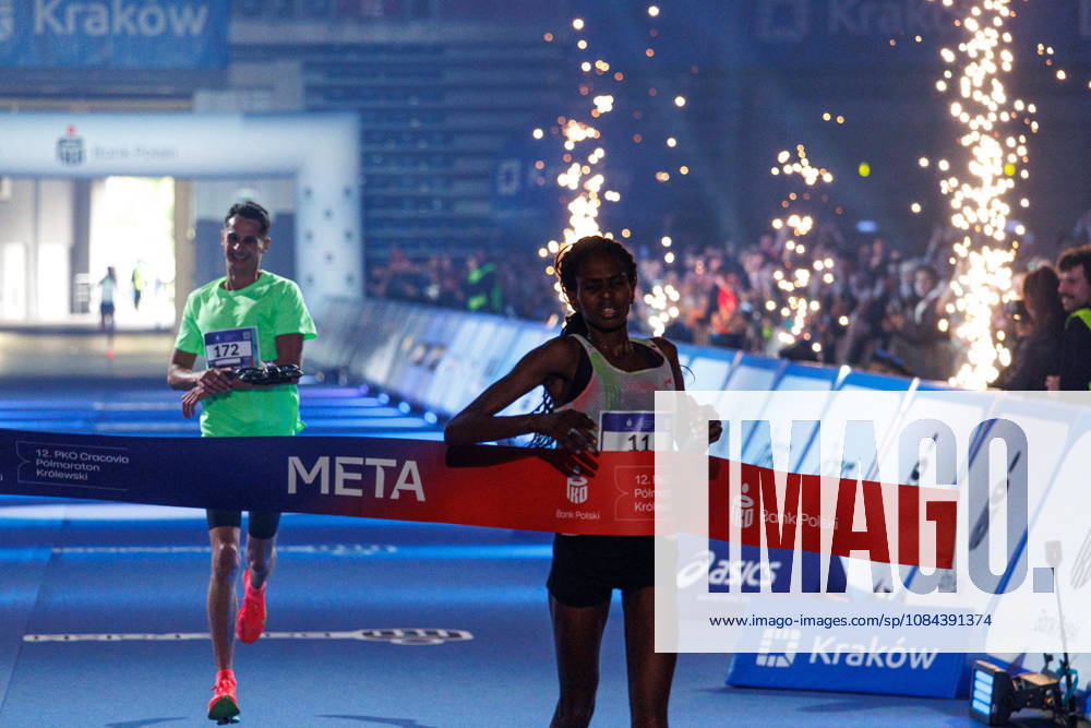 Krakow 11.10.2026 12. PKO Cracovia Polmaraton Krolewski NZ DYDUCH DAMIAN JEBET BENEDEK VALENTINE ZWYCIEZCA WINNER WOMEN KOBIETY FOT. JACEK STANISLAWEK 400mm.pl NEWSPIX.PL --- newspix.pl