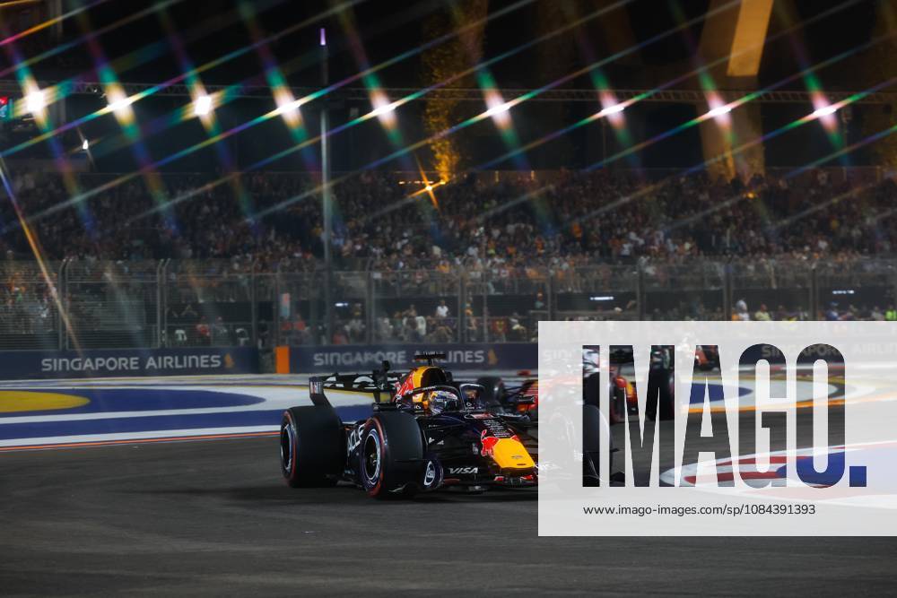 03 VERSTAPPEN Max (nld), Red Bull Racing Ford RB22, action Singapore 2026 81 PIASTRI Oscar (aus), McLaren F1 Team MCL40, action 01 NORRIS Lando (gbr), McLaren F1 Team MCL40, action Singapore 2026 Singapore