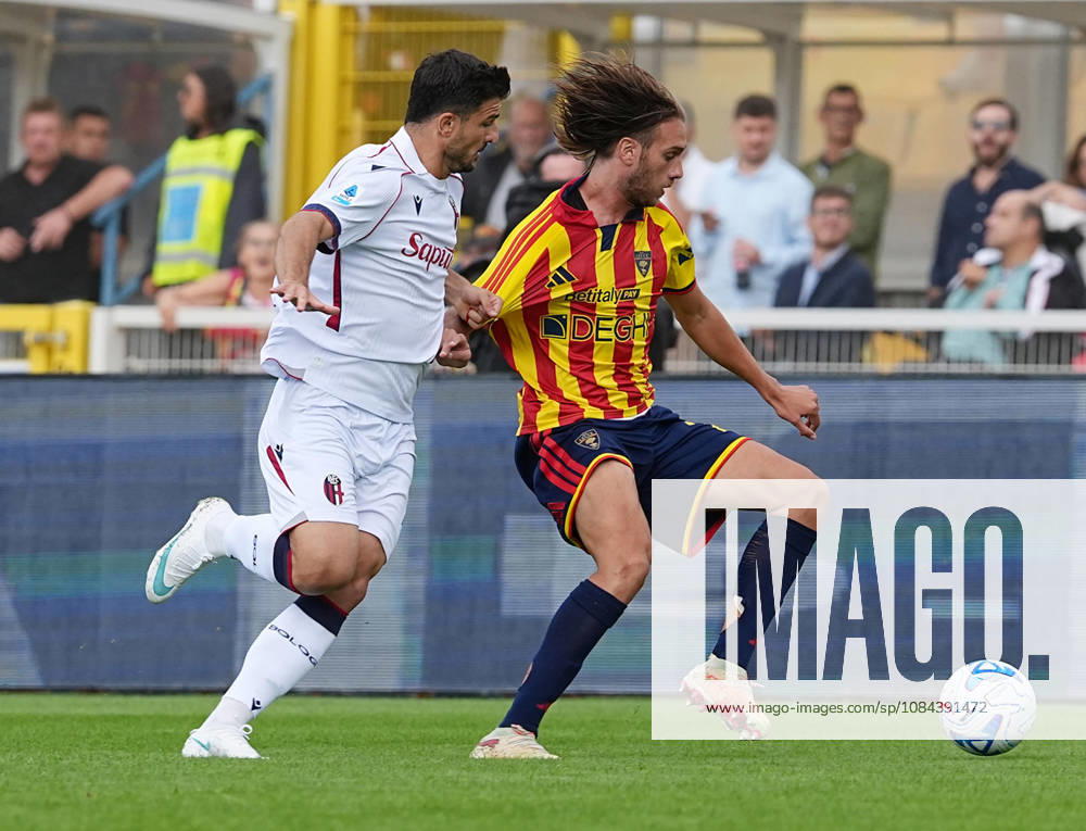 US Lecce s Antonino Gallo (R) and FC Bologna s Riccardo Orsolini in action during the Italian Serie A soccer match US Lecce vs Bologna FC at the Via Del Mare stadium in Lecce, Italy, 11 october 2026. ANSA ABBONDANZA SCURO LEZZI. Soccer: Serie A; Lecce-Bologna - ZUMAa110 20261011_zaf_a110_055