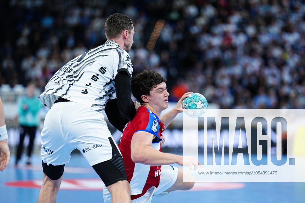 Hendrik Pekeler (THW Kiel, 61), Toma Gadza (Handball Club Hamburg, 02) GER, THW Kiel vs. Handball Club Hamburg, Handball, 1. Bundesliga, Spieltag 8, Saison 2026 2027, 11.10.2026 GER, THW Kiel vs. Handball Club Hamburg, Handball, 1. Bundesliga, Spieltag 8, Saison 2026 2027, 11.10.2026 Kiel