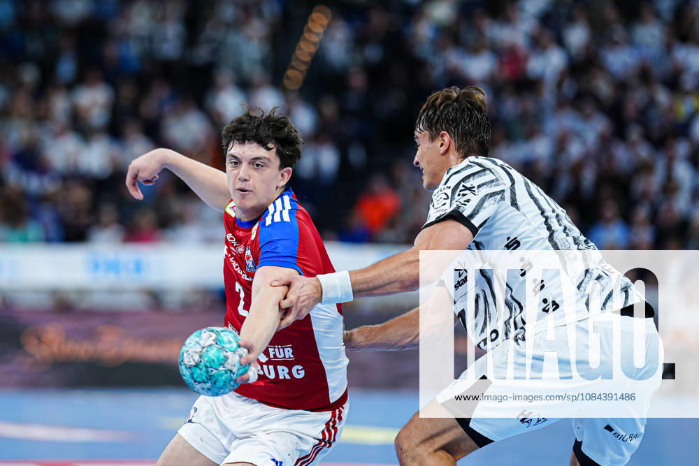 Toma Gadza (Handball Club Hamburg, 02), Julian Köster (THW Kiel, 07) GER, THW Kiel vs. Handball Club Hamburg, Handball, 1. Bundesliga, Spieltag 8, Saison 2026 2027, 11.10.2026 GER, THW Kiel vs. Handball Club Hamburg, Handball, 1. Bundesliga, Spieltag 8, Saison 2026 2027, 11.10.2026 Kiel