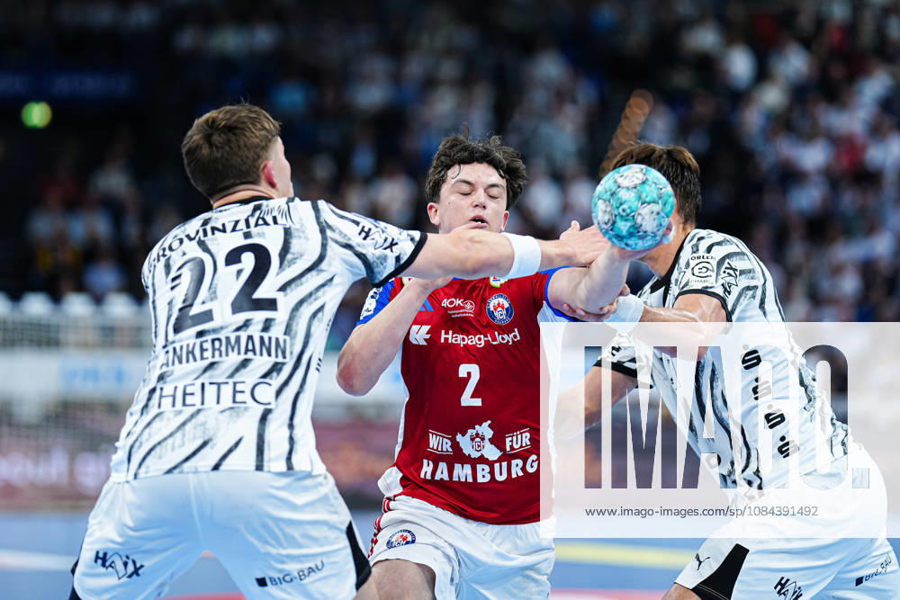 Rasmus Ankermann (THW Kiel, 22), Toma Gadza (Handball Club Hamburg, 02), Julian Köster (THW Kiel, 07) GER, THW Kiel vs. Handball Club Hamburg, Handball, 1. Bundesliga, Spieltag 8, Saison 2026 2027, 11.10.2026 GER, THW Kiel vs. Handball Club Hamburg, Handball, 1. Bundesliga, Spieltag 8, Saison 2026 2027, 11.10.2026 Kiel