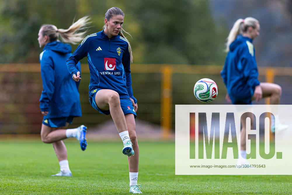 Bella Andersson of Sweden during a training session on October 11, 2026 in Stockholm. Photo: Caisa Rasmussen BILDBYRAN COP 353 CR0079 fotboll football soccer fotball träning practice training sverige sweden dam bbeng
