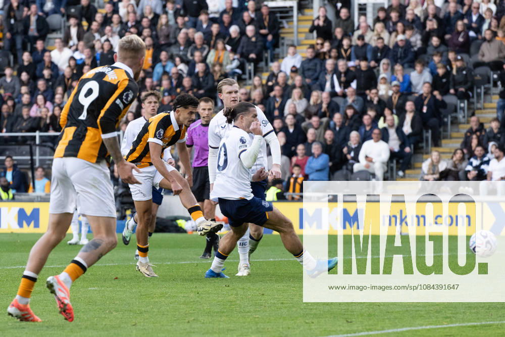 Hull City v Everton Premier League Mohamed Belloumi of Hull City scores his sides second goal during the Premier League match between Hull City and Everton at the MKM Stadium, Hull. 11 10 2026 UK Newspapers OUT