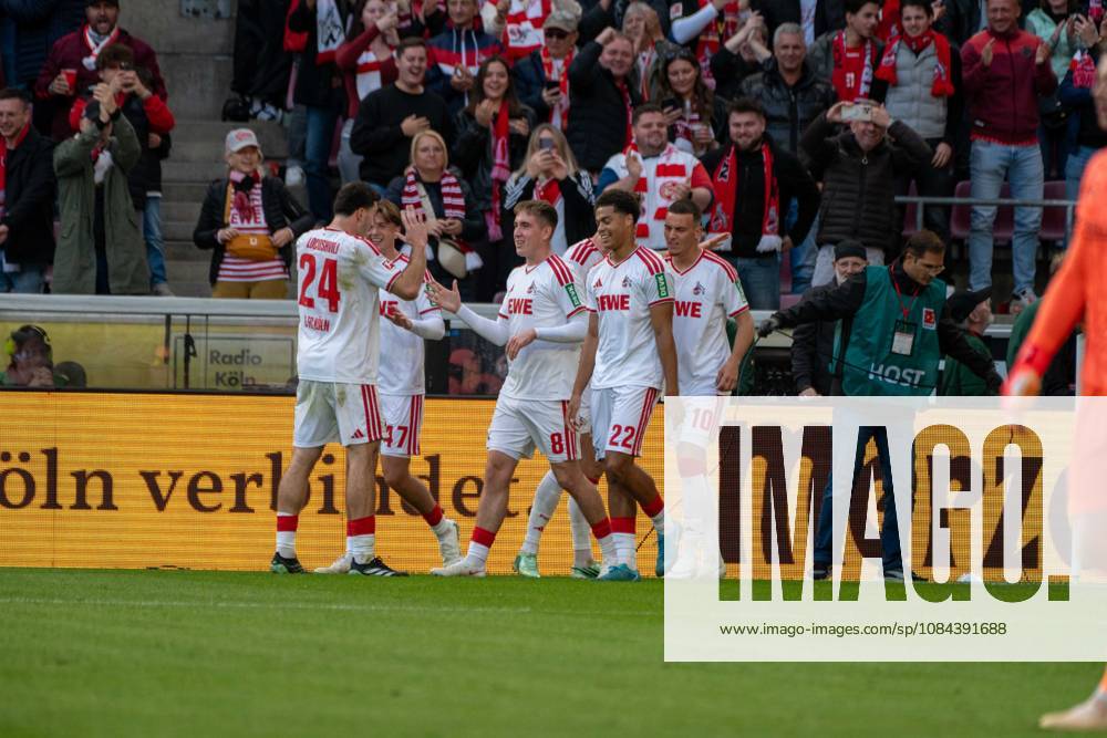 Die Mannschaft beim Jubel nach dem 1:0,, 1. FC Koeln vs. Borussia Moenchengladbach, Fussball, 1. Bundesliga, 5. Spieltag, 11.10.2026 DFB DFL regulations prohibit any use of photographs as image sequences and or quasi-video Koeln Nordrhein-Westfalen Deutschland