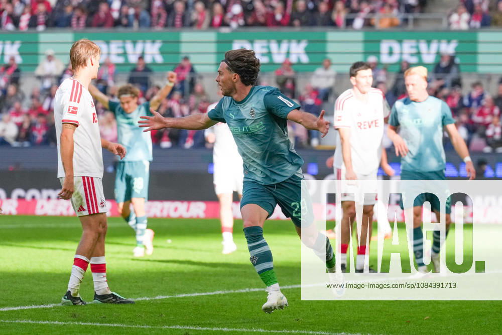 Herren, Fußball, 1.Bundesliga, 1.FC Köln - Borussia Mönchengladbach, Saison 2026 2027, RheinEnergieSTADION: Torjubel nach dem Tor zum 1:1 für Borussia Mönchengladbach durch Torschütze Joe Scally (Borussia Moenchengladbach, 29) DFB regulations prohibit any use of photographs as image sequences and or quasi-video.