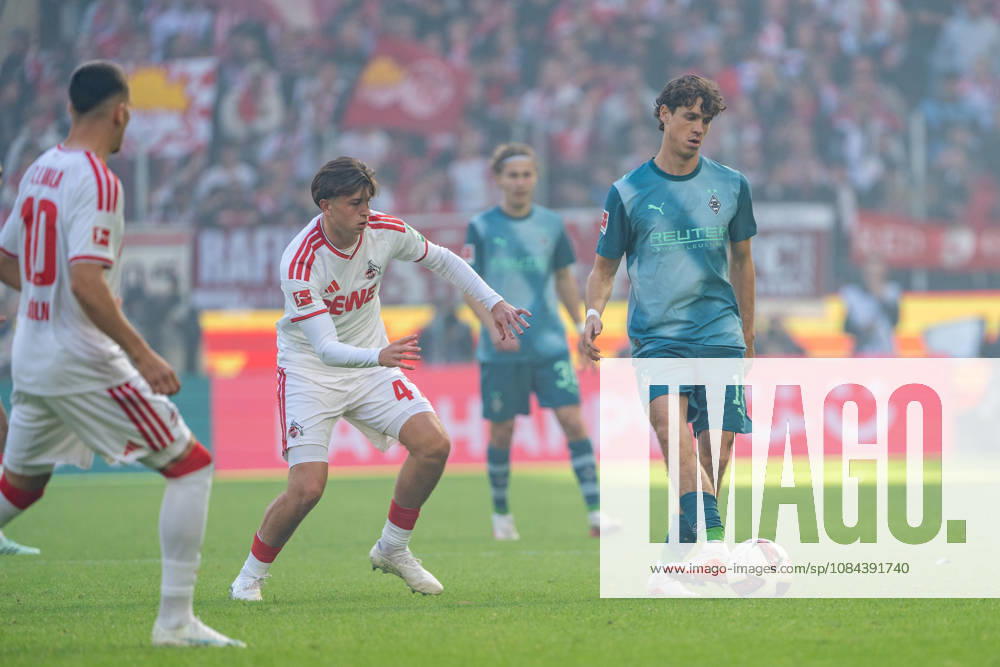 Mikey Moore (1.FC Koeln, 47) attackiert Philipp Sander (Borussia Moenchengladbach, 16), Zweikampf 1.FC Köln vs. Borussia Moenchengladbach, Fussball, Bundesliga, 5.Spieltag, Saison 2026 27, 12.10.2026, DFL REGULATIONS PROHIBIT ANY USE OF PHOTOGRAPHS AS IMAGE SEQUENCES AND OR QUASI-VIDEO, 1.FC Köln vs. Borussia Moenchengladbach, Fussball, Bundesliga, 5.Spieltag, Saison 2026 27, 12.10.2026 Köln