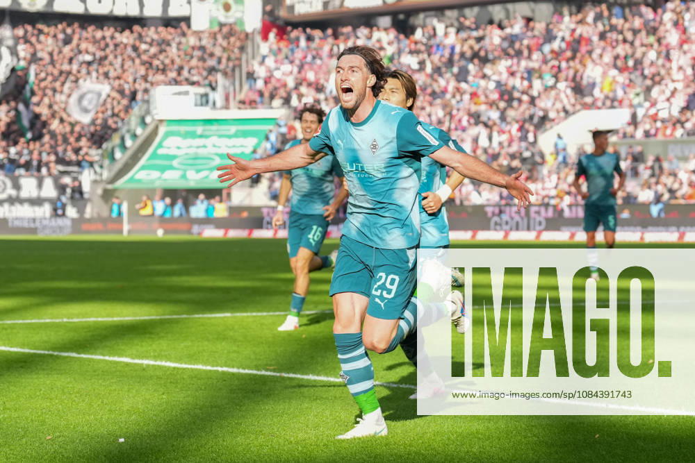 Herren, Fußball, 1.Bundesliga, 1.FC Köln - Borussia Mönchengladbach, Saison 2026 2027, RheinEnergieSTADION: Torjubel nach dem Tor zum 1:1 für Borussia Mönchengladbach durch Torschütze Joe Scally (Borussia Moenchengladbach, 29) zusammen mit Daiki Hashioka (Borussia Moenchengladbach, 14) DFB regulations prohibit any use of photographs as image sequences and or quasi-video.