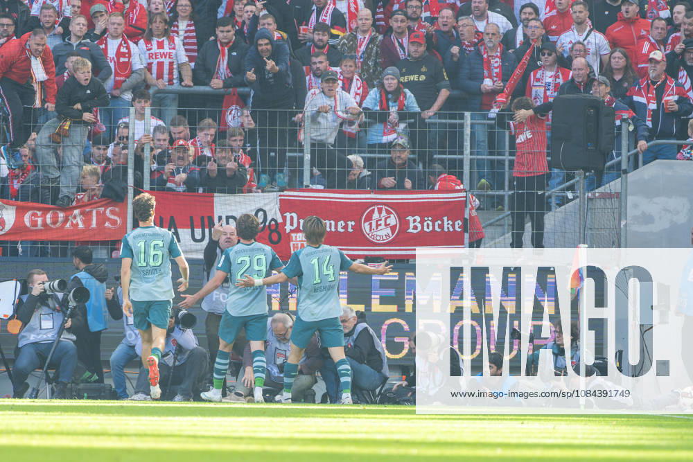 Joe Scully (Borussia Moenchengladbach, 29) feiert sein Tor zum 1:1 vor der Koelner Kurve, Philipp Sander (Borussia Moenchengladbach, 16) und Daiki Haschioka (Borussia Moenchengladbach, 14) mit dabei 1.FC Köln vs. Borussia Moenchengladbach, Fussball, Bundesliga, 5.Spieltag, Saison 2026 27, 12.10.2026, DFL REGULATIONS PROHIBIT ANY USE OF PHOTOGRAPHS AS IMAGE SEQUENCES AND OR QUASI-VIDEO, 1.FC Köln vs. Borussia Moenchengladbach, Fussball, Bundesliga, 5.Spieltag, Saison 2026 27, 12.10.2026 Köln