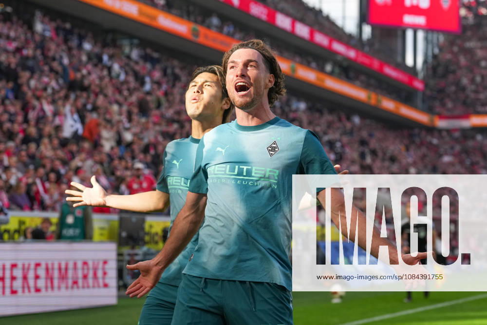 Herren, Fußball, 1.Bundesliga, 1.FC Köln - Borussia Mönchengladbach, Saison 2026 2027, RheinEnergieSTADION: Torjubel nach dem Tor zum 1:1 für Borussia Mönchengladbach durch Torschütze Joe Scally (Borussia Moenchengladbach, 29) zusammen mit Daiki Hashioka (Borussia Moenchengladbach, 14) DFB regulations prohibit any use of photographs as image sequences and or quasi-video.