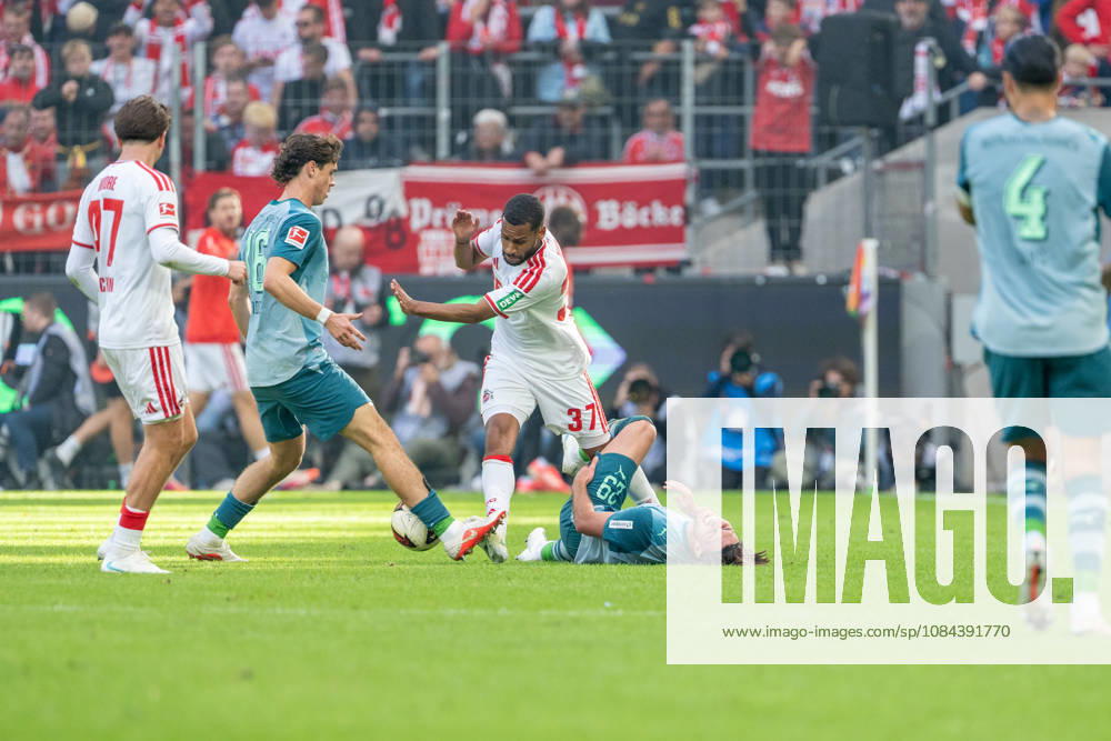 Mikey Moore (1.FC Koeln, 47), Philipp Sander (Borussia Moenchengladbach, 16) mit Linton Maina (1.FC Koeln, 37) im Zweikampf, Joe Scully (Borussia Moenchengladbach, 29) liegt mit Schmerzen am Boden 1.FC Köln vs. Borussia Moenchengladbach, Fussball, Bundesliga, 5.Spieltag, Saison 2026 27, 12.10.2026, DFL REGULATIONS PROHIBIT ANY USE OF PHOTOGRAPHS AS IMAGE SEQUENCES AND OR QUASI-VIDEO, 1.FC Köln vs. Borussia Moenchengladbach, Fussball, Bundesliga, 5.Spieltag, Saison 2026 27, 12.10.2026 Köln
