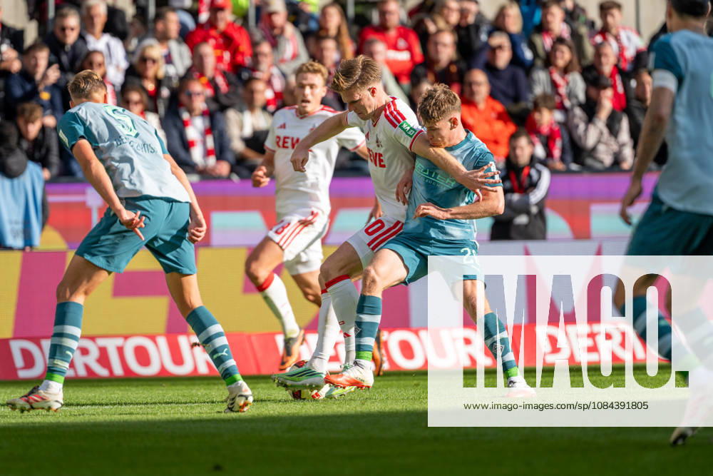 Marius Buelter (1.FC Koeln, 30) imZweikampf mit Lukas Ullrich (Borussia Moenchengladbach, 26) 1.FC Köln vs. Borussia Moenchengladbach, Fussball, Bundesliga, 5.Spieltag, Saison 2026 27, 12.10.2026, DFL REGULATIONS PROHIBIT ANY USE OF PHOTOGRAPHS AS IMAGE SEQUENCES AND OR QUASI-VIDEO, 1.FC Köln vs. Borussia Moenchengladbach, Fussball, Bundesliga, 5.Spieltag, Saison 2026 27, 12.10.2026 Köln