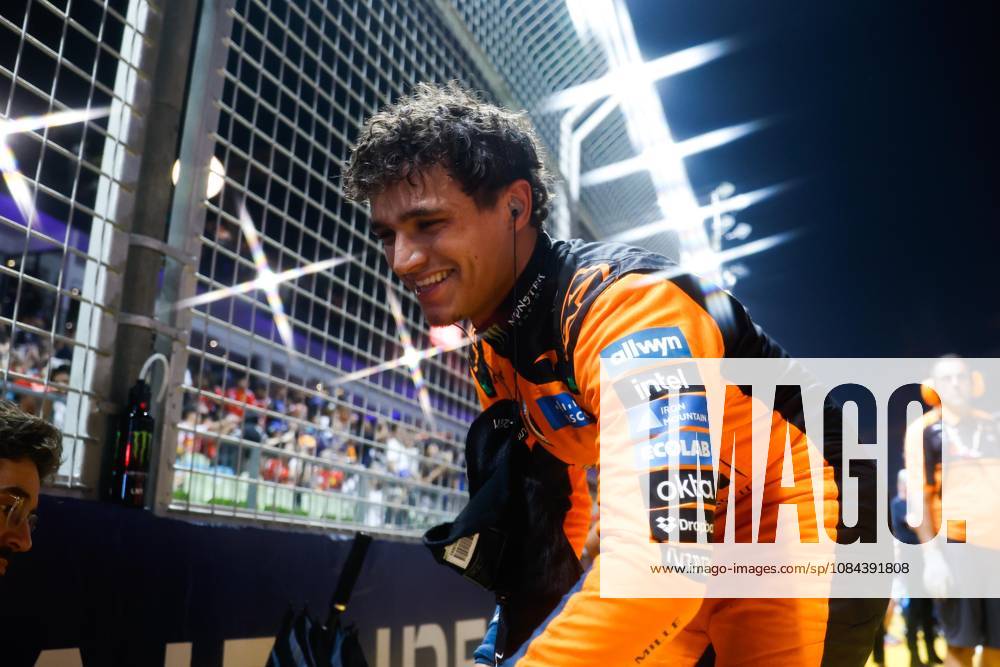 NORRIS Lando (gbr), McLaren F1 Team MCL40, portrait Singapore 2026 81 PIASTRI Oscar (aus), McLaren F1 Team MCL40, action 01 NORRIS Lando (gbr), McLaren F1 Team MCL40, action Singapore 2026 Singapore