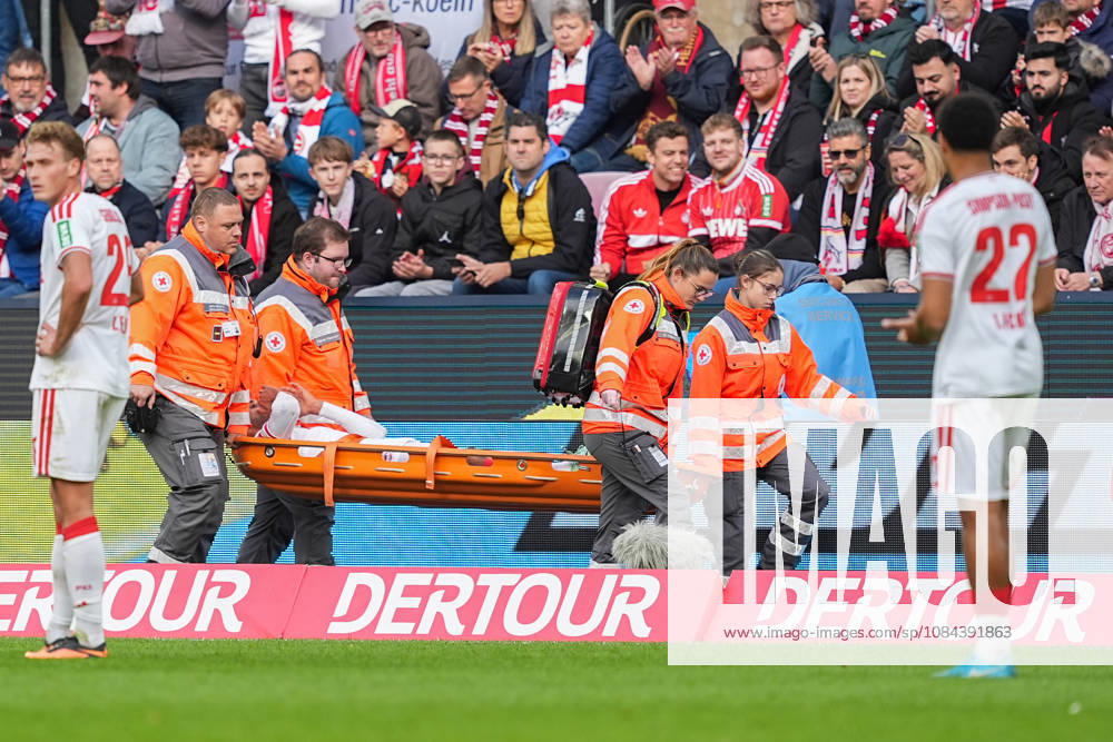Herren, Fußball, 1.Bundesliga, 1.FC Köln - Borussia Mönchengladbach, Saison 2026 2027, RheinEnergieSTADION: Ellyes Skhiri (1.FC Köln, 6) wird verletzt mit der Trage vom Feld gebracht DFB regulations prohibit any use of photographs as image sequences and or quasi-video.