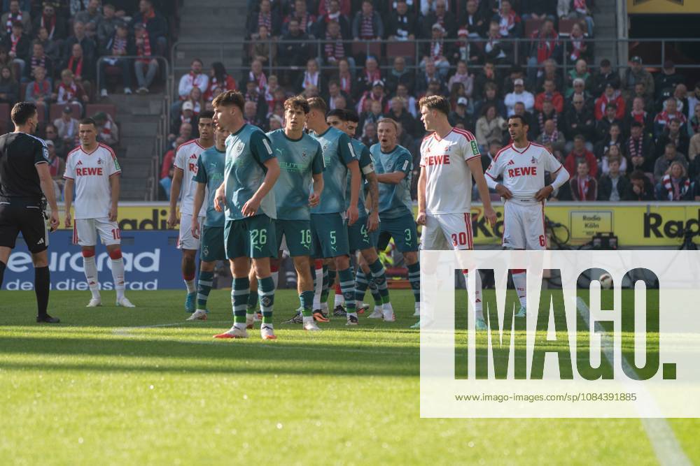 Marius Buelter, Sturm, (1.FC Koeln 30), Ellyes Skhiri, Mittelfeld, (1.FC Koeln 6), , 1. FC Koeln vs. Borussia Moenchengladbach, Fussball, 1. Bundesliga, 5. Spieltag, 11.10.2026 DFB DFL regulations prohibit any use of photographs as image sequences and or quasi-video Koeln Nordrhein-Westfalen Deutschland