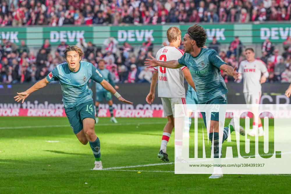 Herren, Fußball, 1.Bundesliga, 1.FC Köln - Borussia Mönchengladbach, Saison 2026 2027, RheinEnergieSTADION: Torjubel nach dem Tor zum 1:1 für Borussia Mönchengladbach durch Torschütze Joe Scally (Borussia Moenchengladbach, 29) zusammen mit Daiki Hashioka (Borussia Moenchengladbach, 14) DFB regulations prohibit any use of photographs as image sequences and or quasi-video.