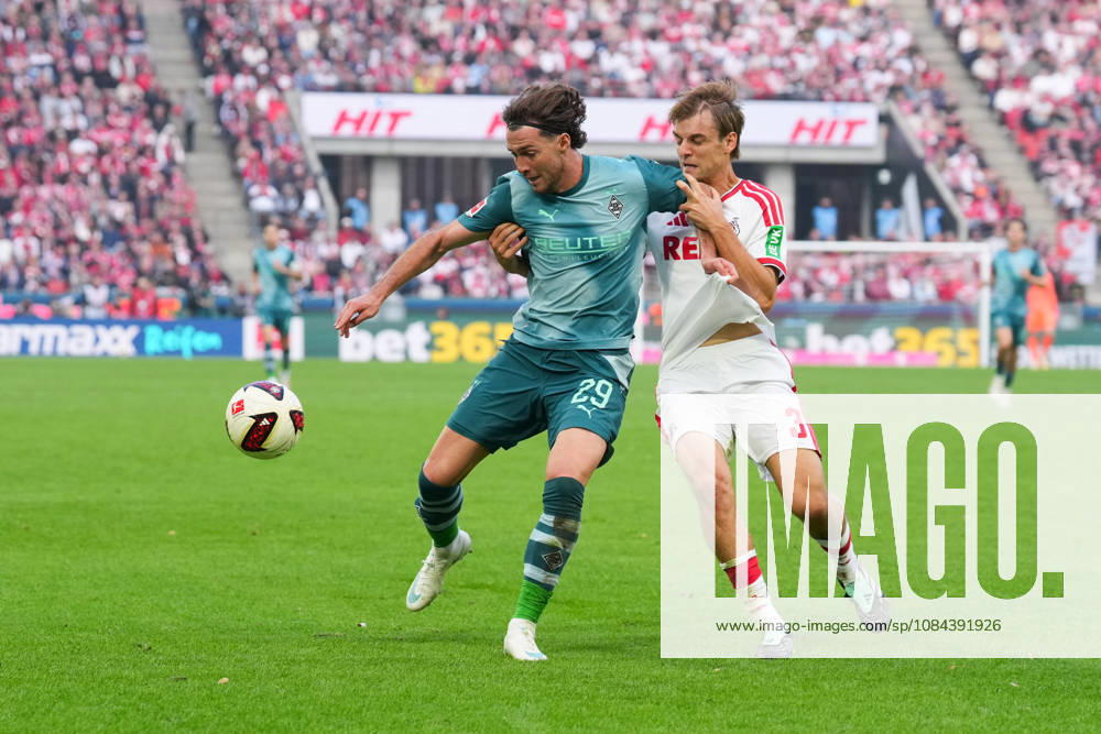 Herren, Fußball, 1.Bundesliga, 1.FC Köln - Borussia Mönchengladbach, Saison 2026 2027, RheinEnergieSTADION: Joe Scally (Borussia Moenchengladbach, 29) im Zweikampf gegen Borna Sosa (1.FC Köln, 3) DFB regulations prohibit any use of photographs as image sequences and or quasi-video.