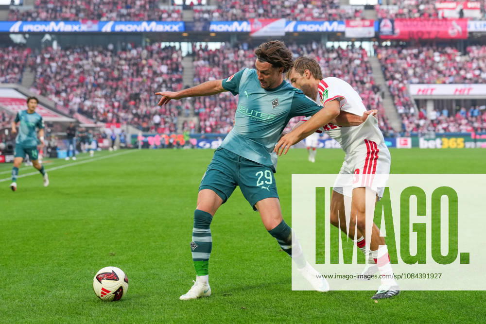 Herren, Fußball, 1.Bundesliga, 1.FC Köln - Borussia Mönchengladbach, Saison 2026 2027, RheinEnergieSTADION: Joe Scally (Borussia Moenchengladbach, 29) im Zweikampf gegen Borna Sosa (1.FC Köln, 3) DFB regulations prohibit any use of photographs as image sequences and or quasi-video.