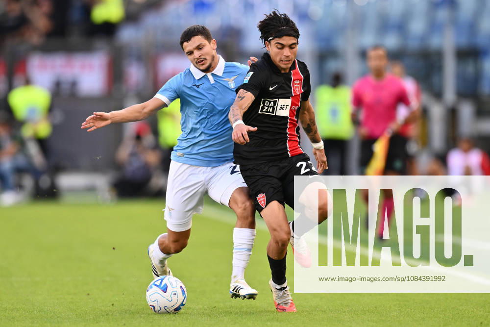 IPA89552904 - Reda Belahyane of S.S. Lazio and Exequiel Zeballos of A.C. Monza are in action during Matchday 6 of the Serie A Championship between S.S. Lazio and A.C. Monza at the Olympic Stadium on October 11, 2026, in Rome, Italy.
