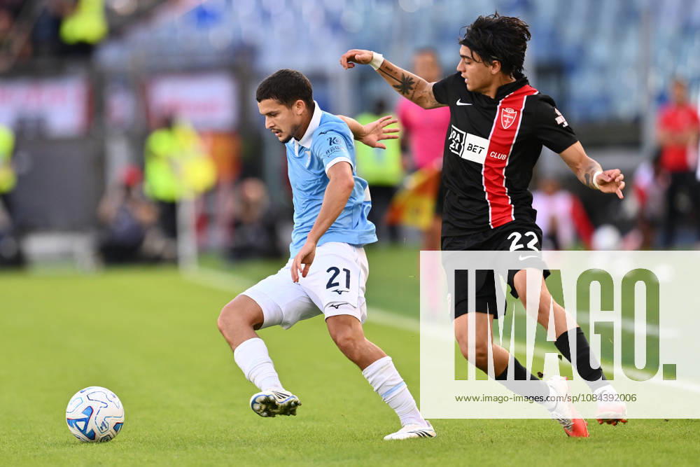 IPA89552907 - Reda Belahyane of S.S. Lazio and Exequiel Zeballos of A.C. Monza are in action during Matchday 6 of the Serie A Championship between S.S. Lazio and A.C. Monza at the Olympic Stadium on October 11, 2026, in Rome, Italy.