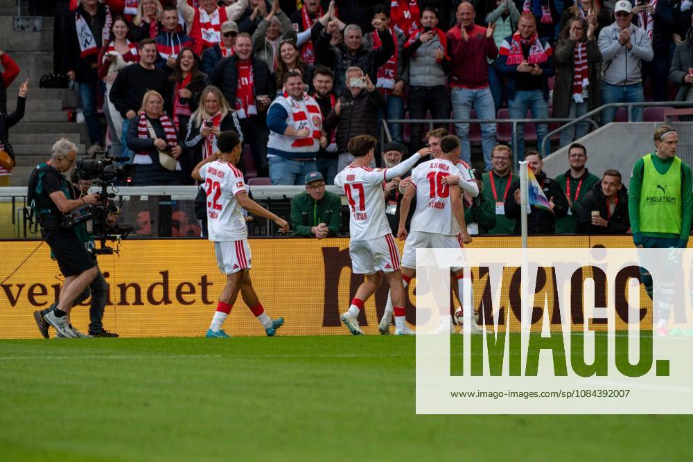 Isak Bergmann Johannesson, Mittelfeld, (1.FC Koeln 8), beim Jubel nach dem 1:0, 1. FC Koeln vs. Borussia Moenchengladbach, Fussball, 1. Bundesliga, 5. Spieltag, 11.10.2026 DFB DFL regulations prohibit any use of photographs as image sequences and or quasi-video Koeln Nordrhein-Westfalen Deutschland