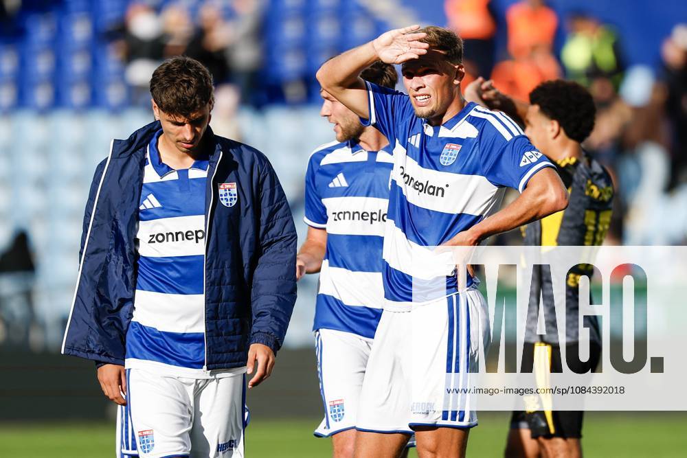 ZWOLLE - PEC Zwolle players react after a 0-1 loss during the Dutch Eredivisie match between PEC Zwolle and Cambuur at the MAC3Park stadium on October 11, 2026 in Zwolle, the Netherlands. VINCENT JANNINK ANP Eredivisie 2026 27 ANPxSportx IVx 572137638 originalFilename: 572137638