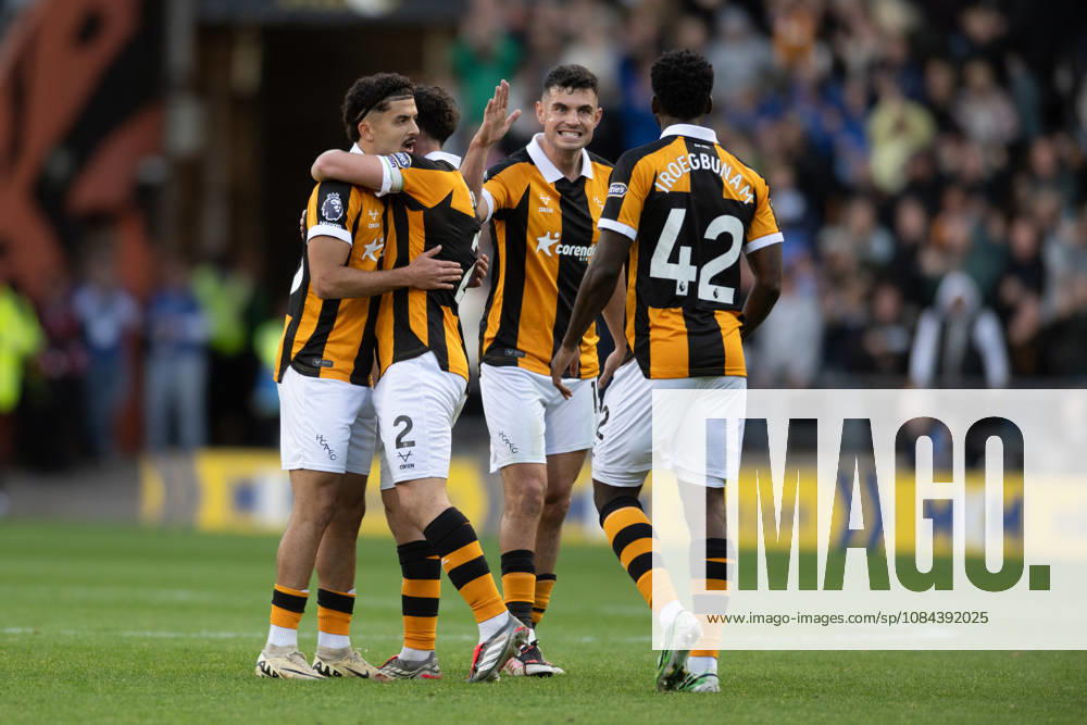 Hull City v Everton Premier League Mohamed Belloumi of Hull City (left) celebrates with team mates after scoring his sides second goal during the Premier League match between Hull City and Everton at the MKM Stadium, Hull. 11 10 2026 UK Newspapers OUT
