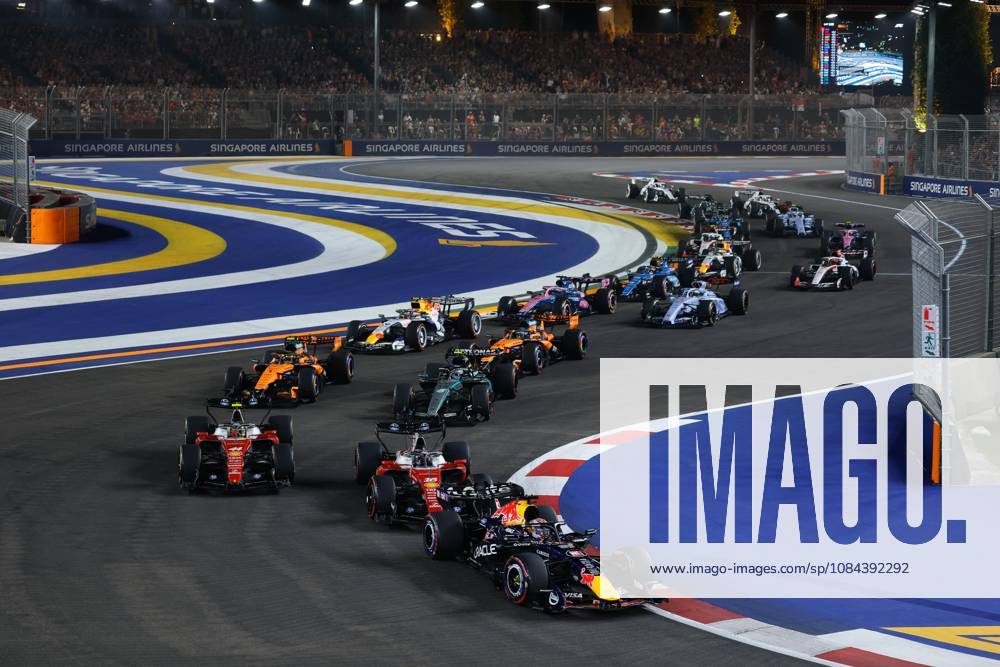 Start, 03 VERSTAPPEN Max (nld), Red Bull Racing Ford RB22, action Singapore 2026 81 PIASTRI Oscar (aus), McLaren F1 Team MCL40, action 01 NORRIS Lando (gbr), McLaren F1 Team MCL40, action Singapore 2026 Singapore