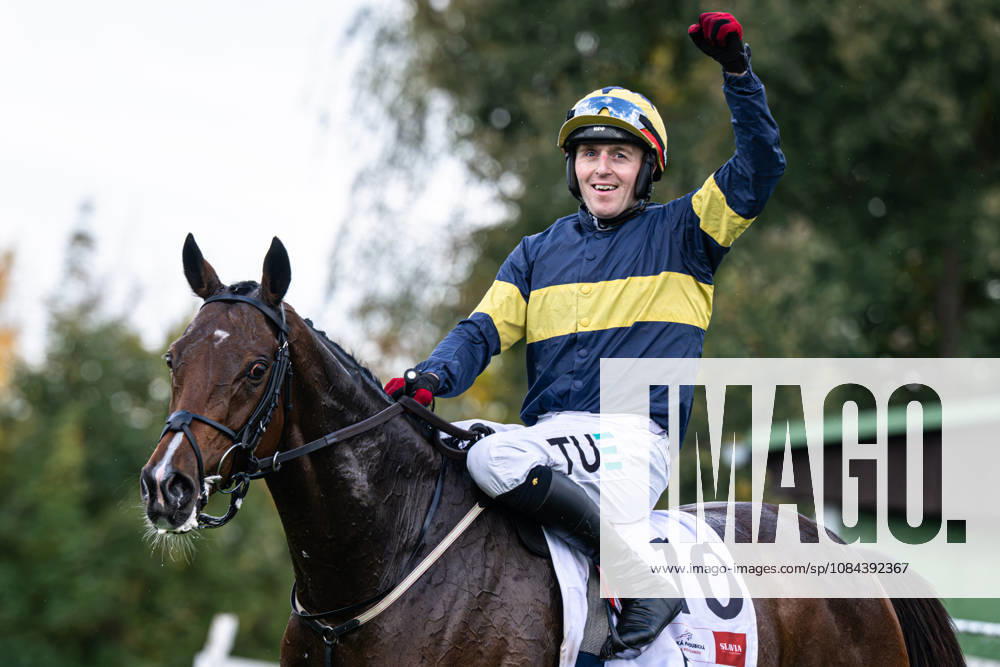 The 136th Grand Pardubice Steeplechase (6,900m), in Pardubice, Czech Republic, on October 11, 2026. Winner Keith Michael Donoghue on Final Orders. (CTKxPhoto DavidxTanecek) CTKPhotoP2026101104990 CTKPhotoP2026101104990
