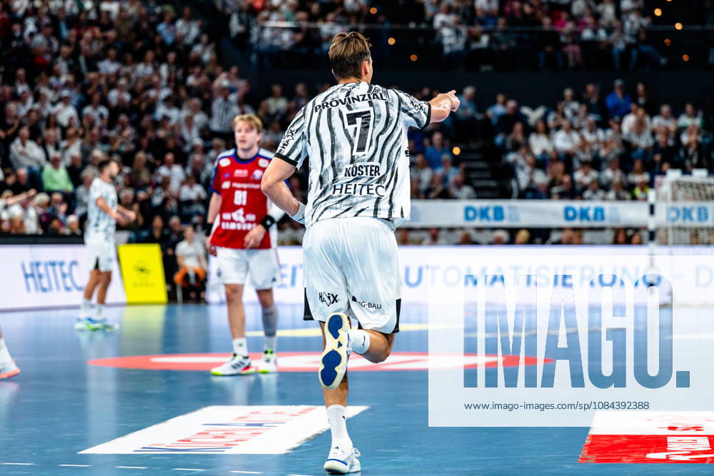 Handball Opel HBL, THW Kiel - Handball Club Hamburg v.l. Julian Köster (Kiel, 7) Jubel, Torjubel, jubelt ueber das Tor, celebrate the goal, celebration Kiel