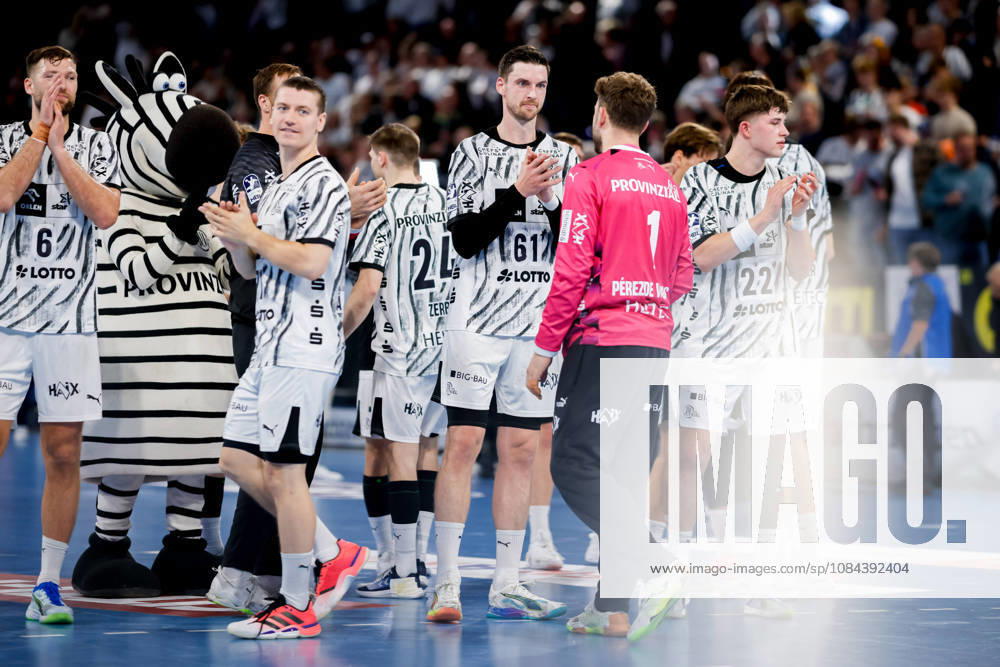- Handball, 1. Bundesliga 2026 27, THW Kiel - Handball Club Hamburg: Schlussjubel bei den Spielern des THW Kiel